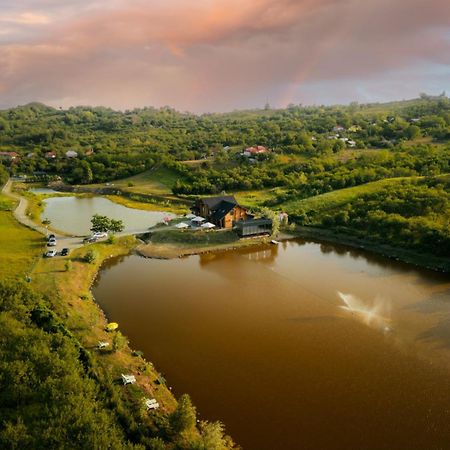 Mountain Lake Jbs Hotel Focsani Luaran gambar