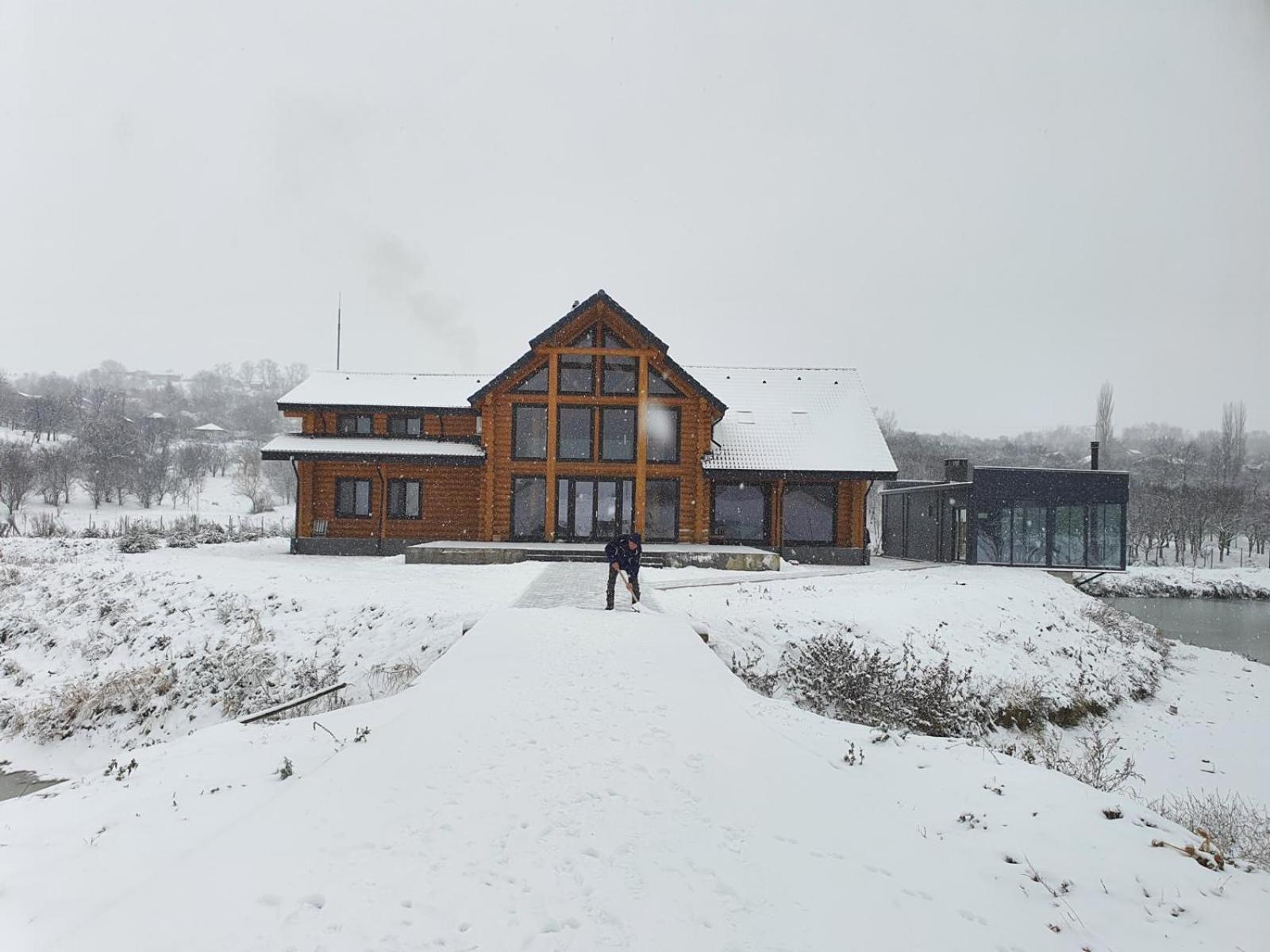 Mountain Lake Jbs Hotel Focsani Luaran gambar