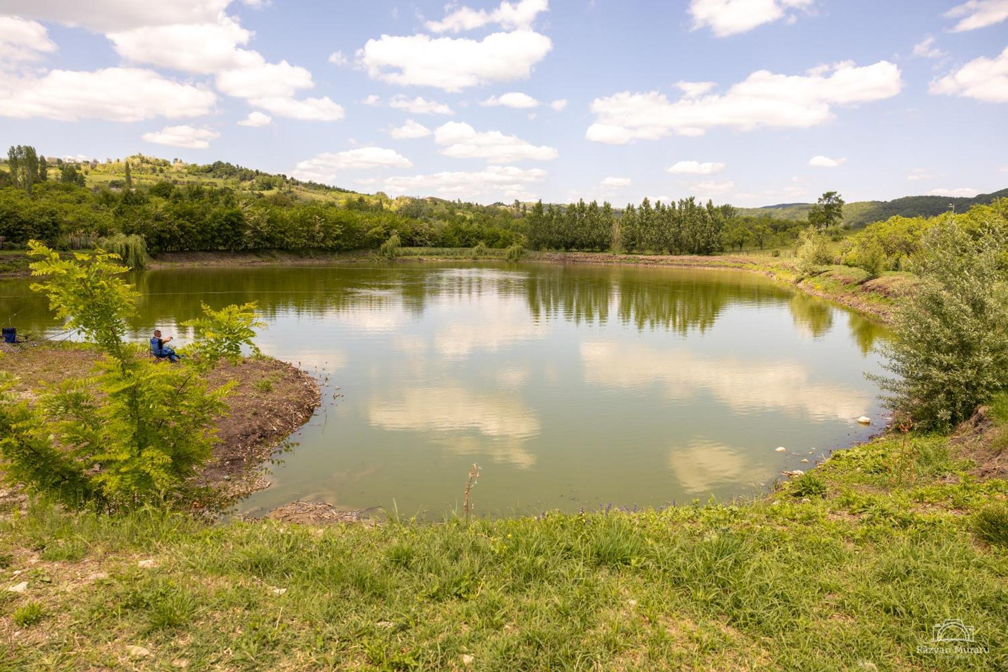 Mountain Lake Jbs Hotel Focsani Luaran gambar