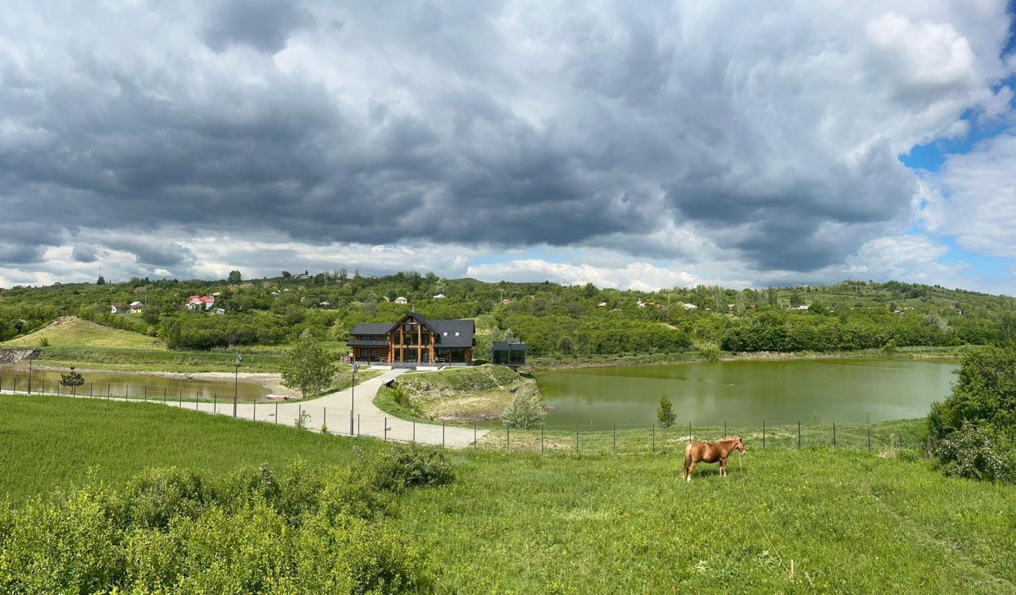 Mountain Lake Jbs Hotel Focsani Luaran gambar