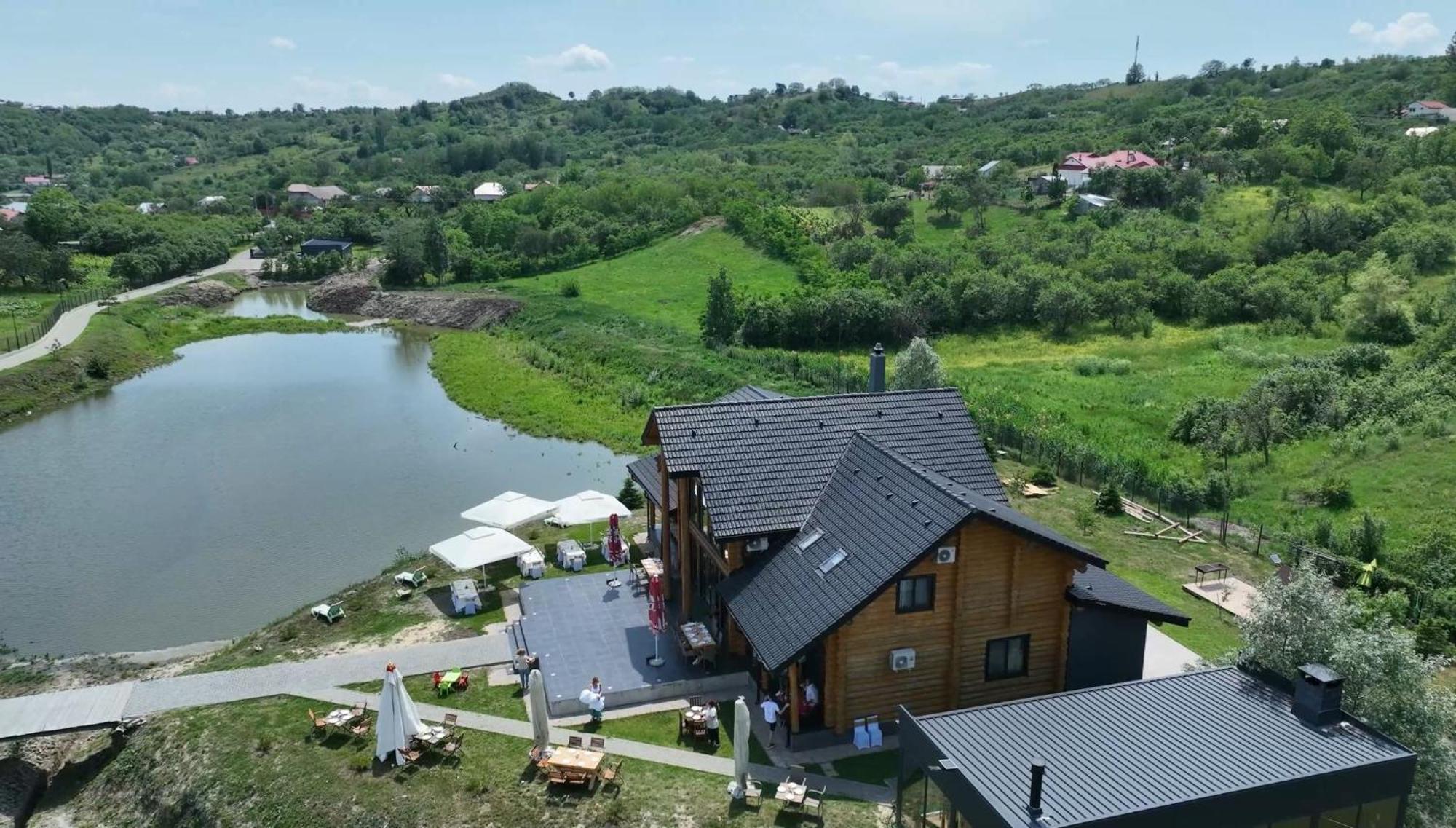 Mountain Lake Jbs Hotel Focsani Luaran gambar