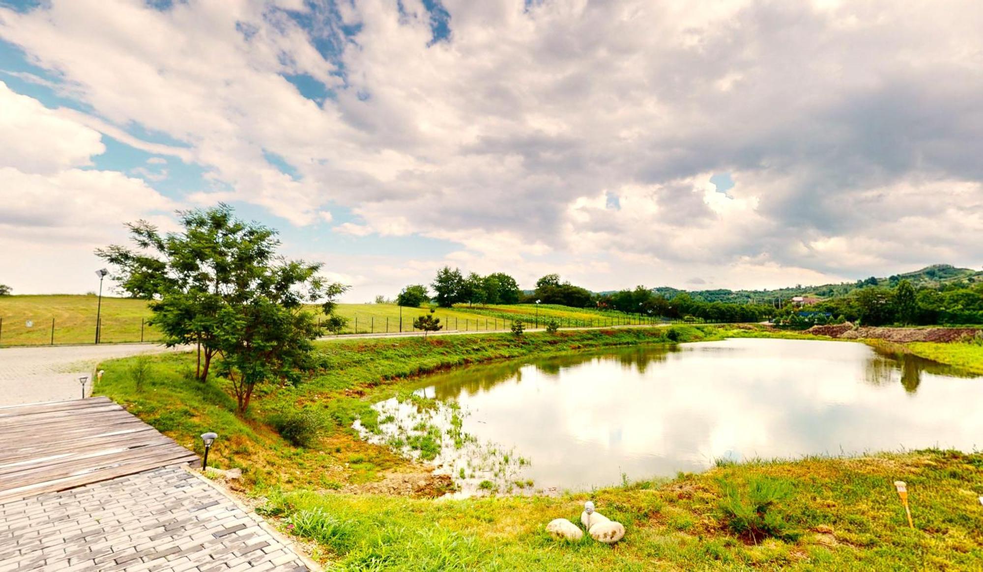 Mountain Lake Jbs Hotel Focsani Luaran gambar