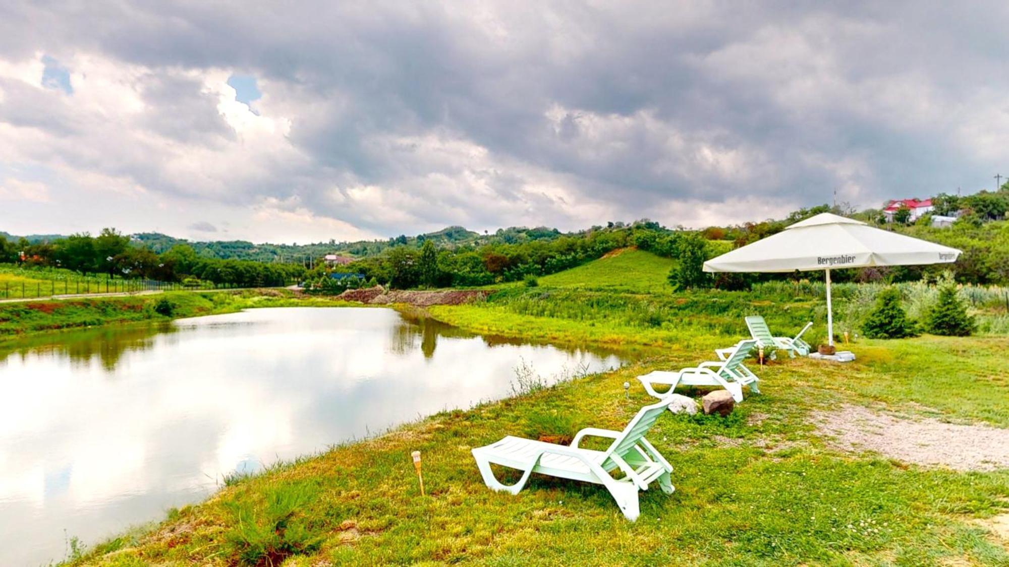 Mountain Lake Jbs Hotel Focsani Luaran gambar