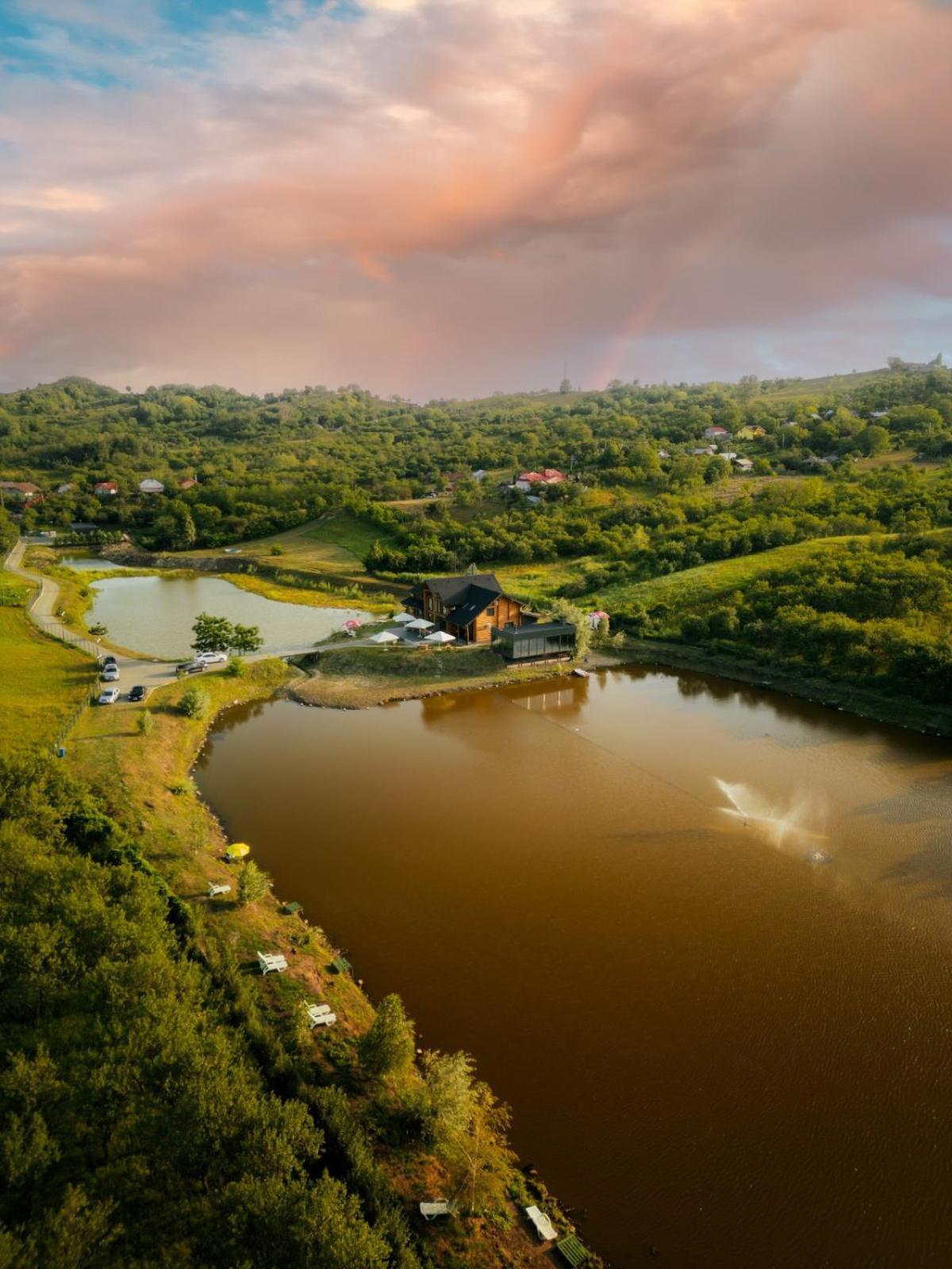 Mountain Lake Jbs Hotel Focsani Luaran gambar